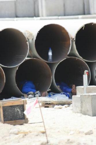 IJkema IJkemaweb i4photo  Dubai resting in Steel pipes